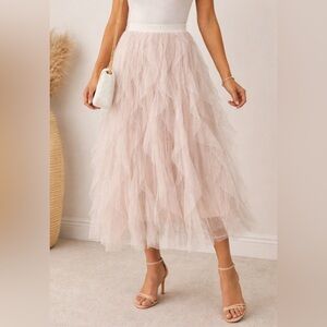 GiGio Polka Dot Tulle Ruffled Skirt. Champagne/Cream color. Women’s Large.